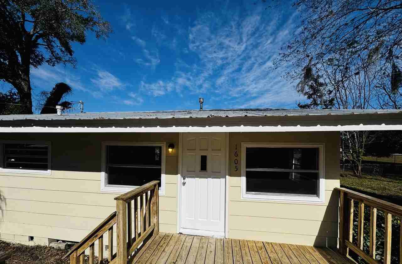 1605 Ne 38th St - Photo 2 of 9