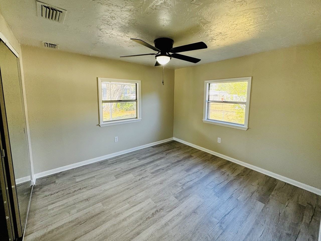 1605 Ne 38th St - Photo 7 of 9