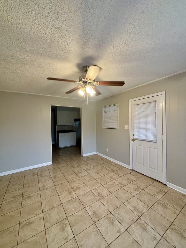 213 Santa Fe Trl - Photo 3 of 14