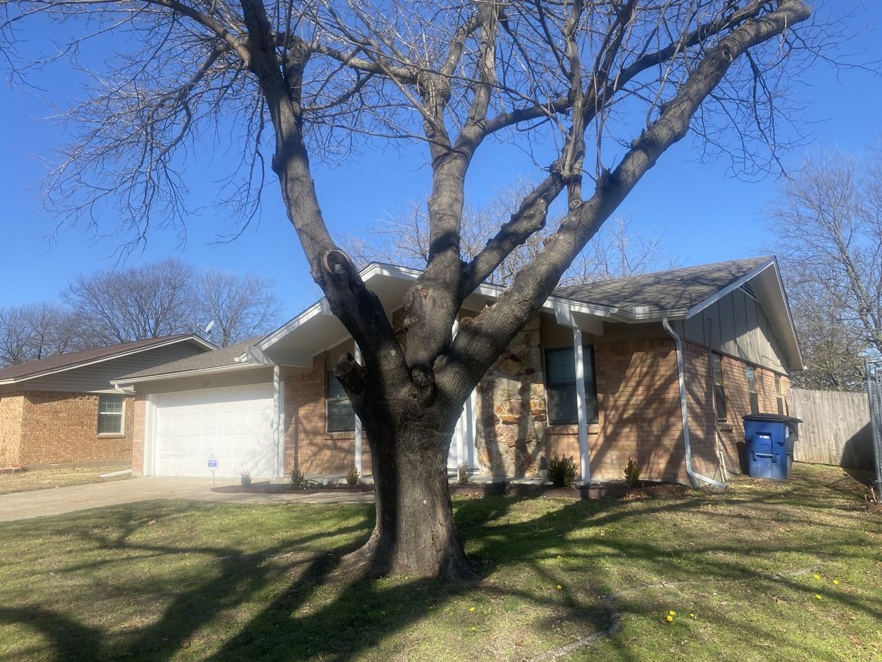 837 Lexington Dr - Photo 2 of 17