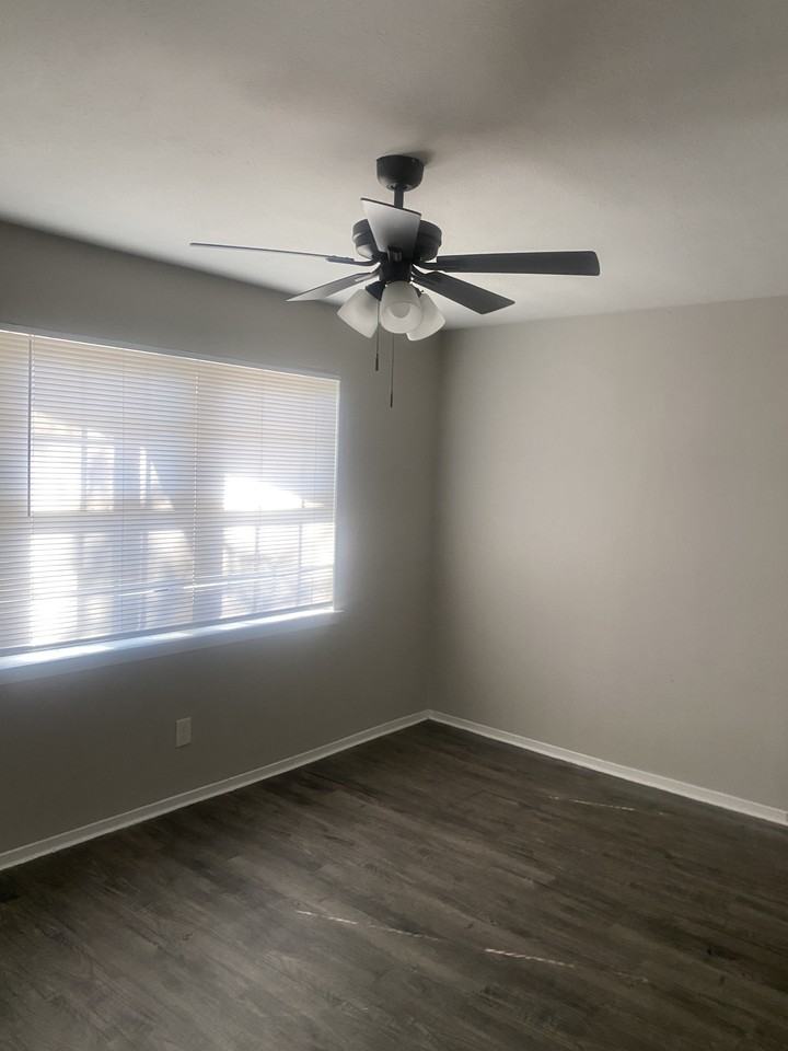 837 Lexington Dr - Photo 3 of 17