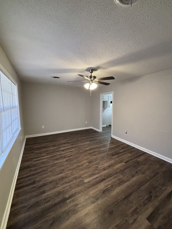 107 Choctaw Dr - Photo 2 of 27
