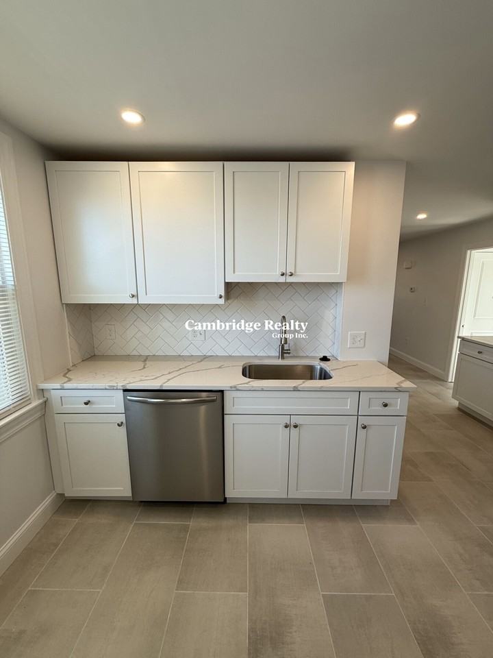 380 Main St #3T - Photo 2 of 11