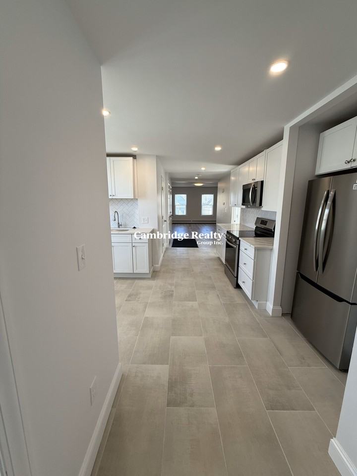 380 Main St #3T - Photo 3 of 11