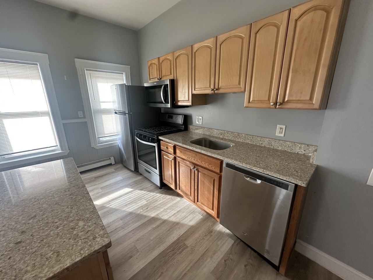 118 Gladstone St #B - Photo 2 of 16