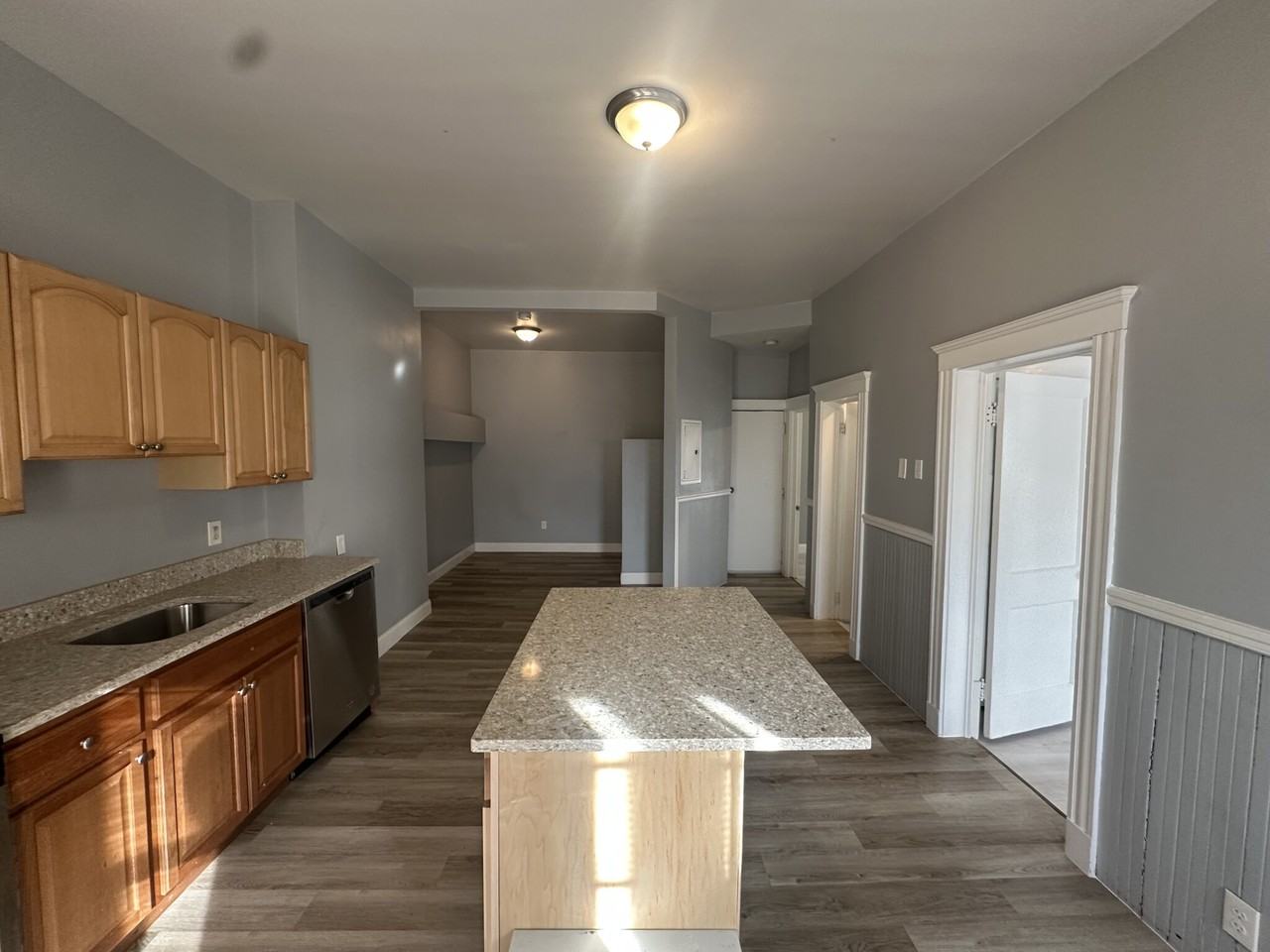 118 Gladstone St #B - Photo 3 of 16