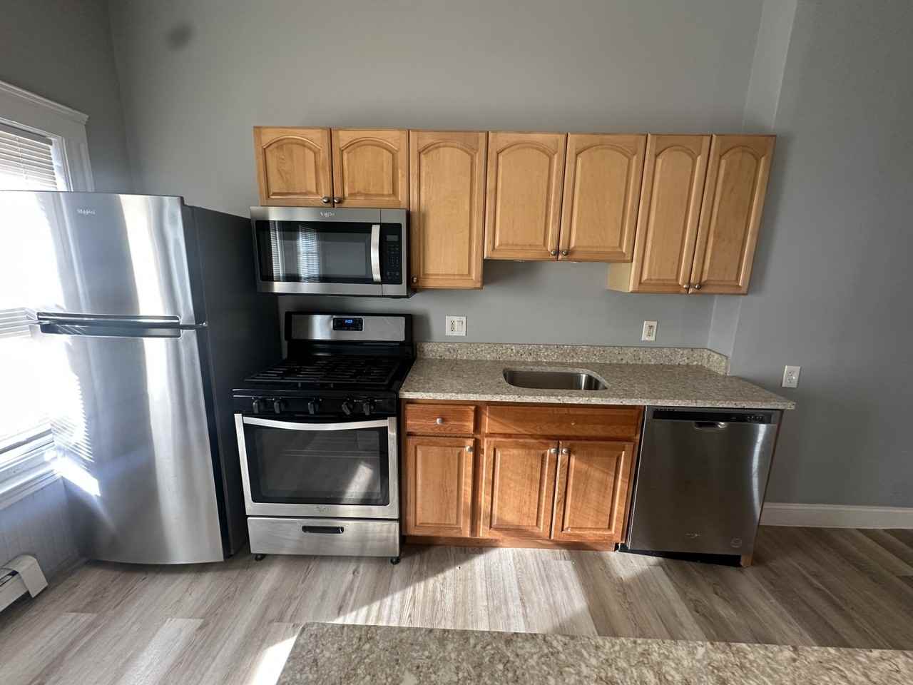 118 Gladstone St #B - Photo 5 of 16