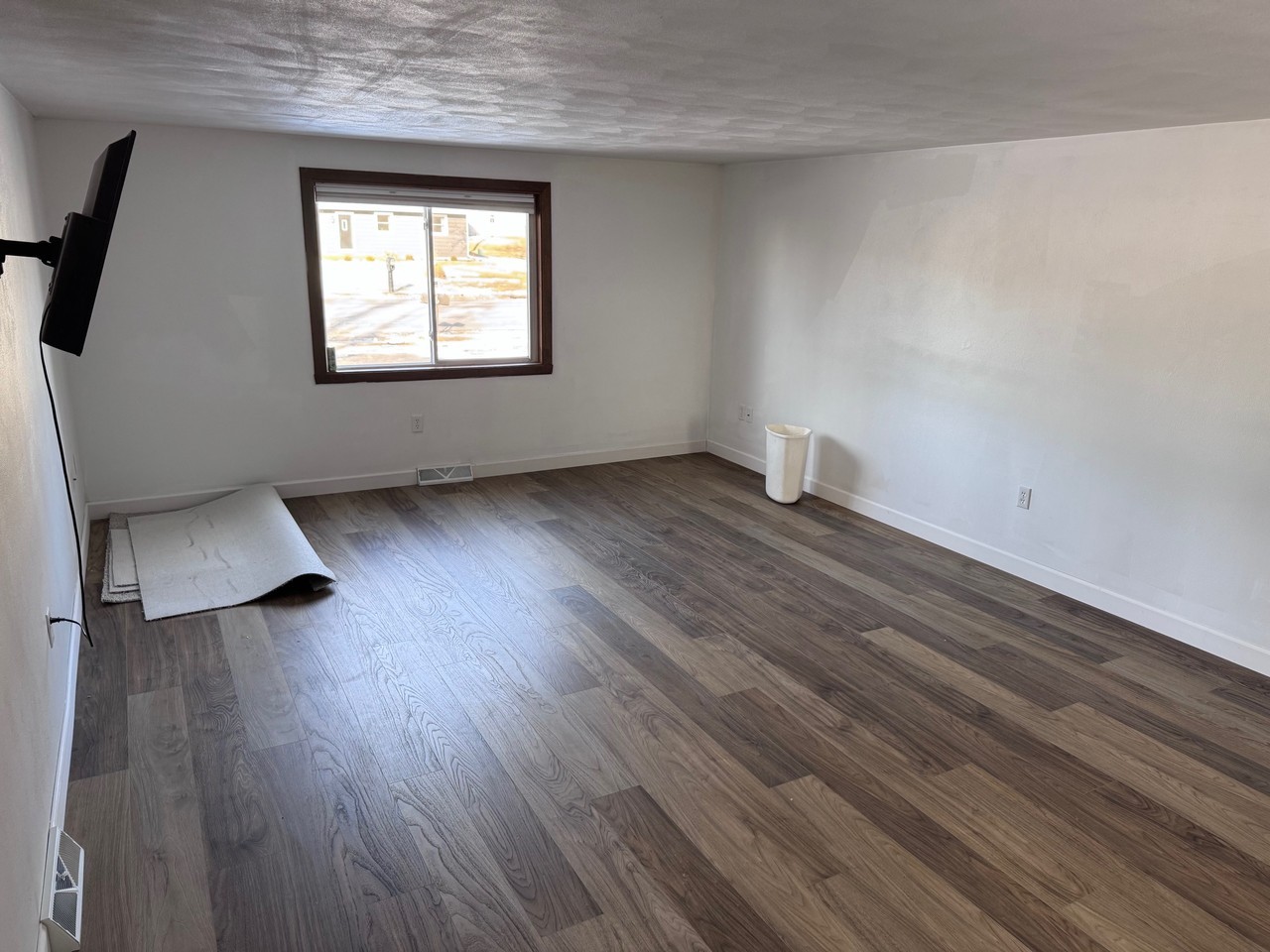 928 Parkview Dr #NA - Photo 3 of 10