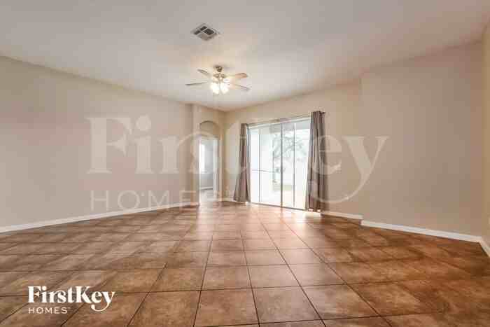 328 Burchington Dr - Photo 2 of 16