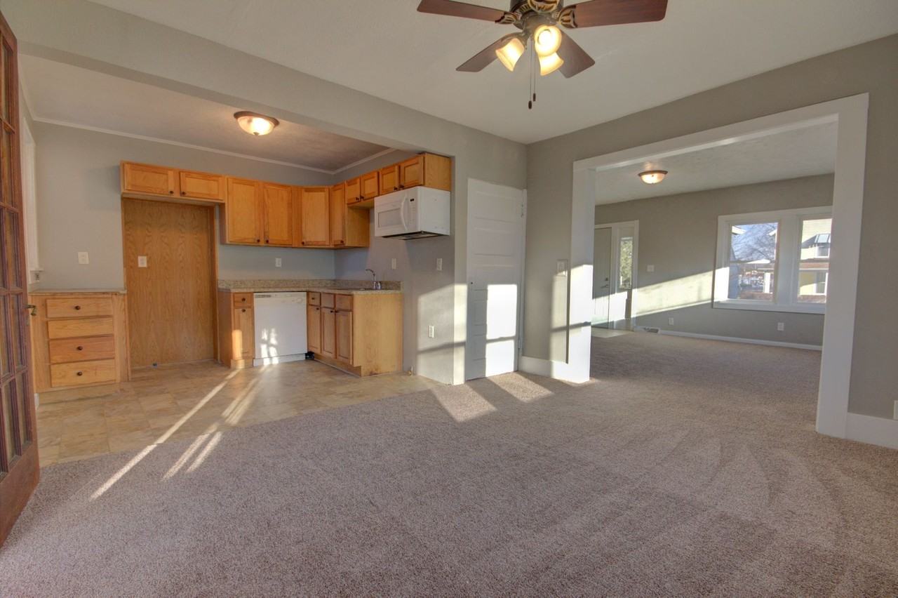 1106 29th Ave - Photo 2 of 25