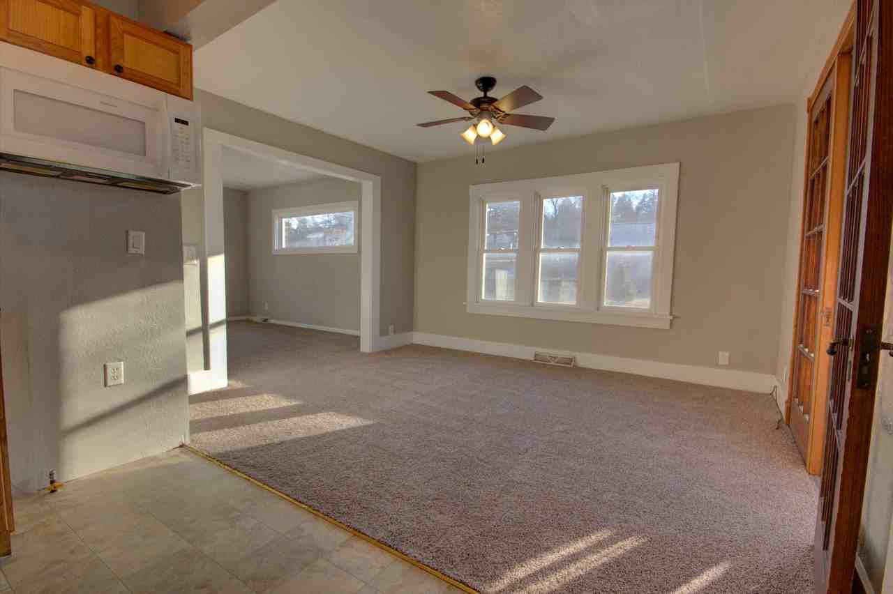 1106 29th Ave - Photo 3 of 25