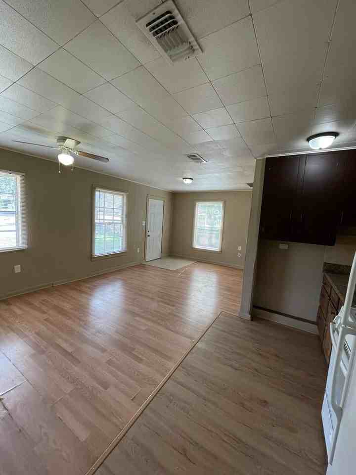 1502 S Beach St - Photo 3 of 9