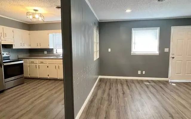 Oak Tree Apartments - Photo 5 of 22