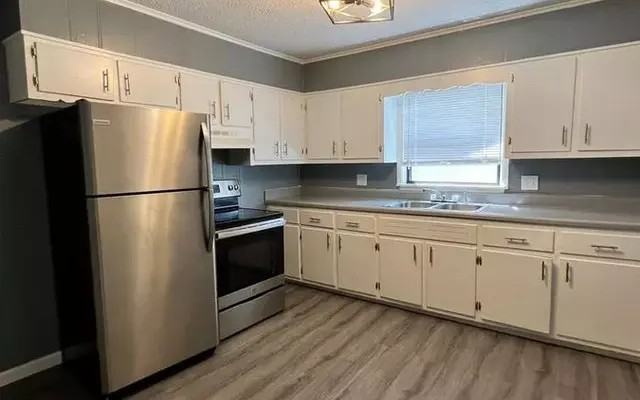 Oak Tree Apartments - Photo 4 of 22