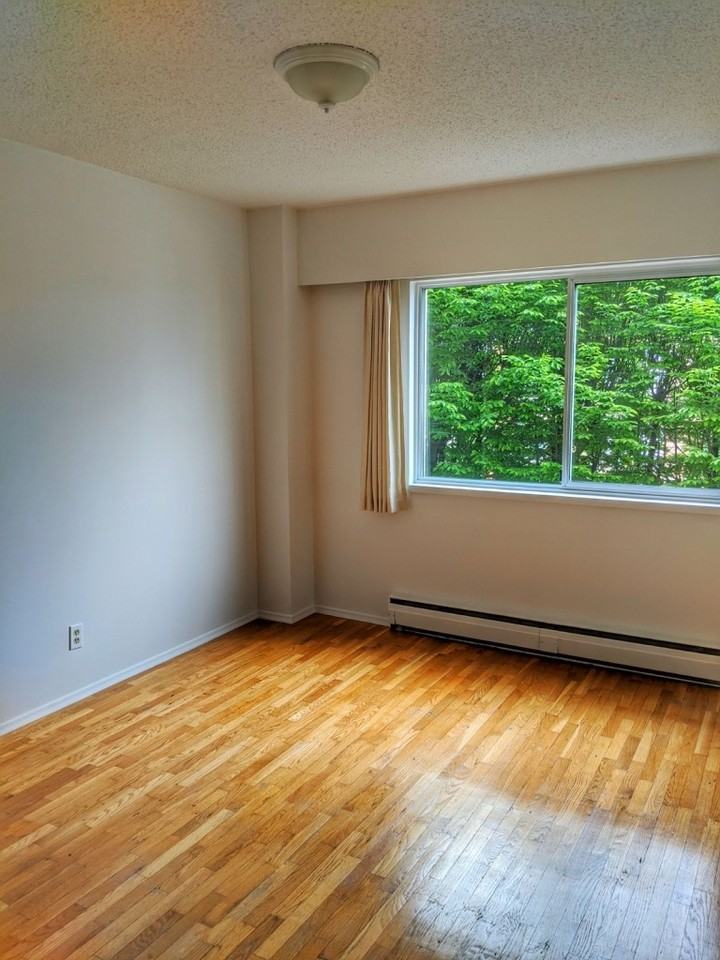 Crown Towers - Photo 5 of 10