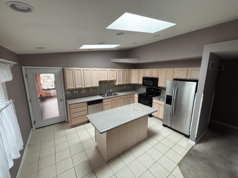 613 Monroe St - Photo 3 of 26