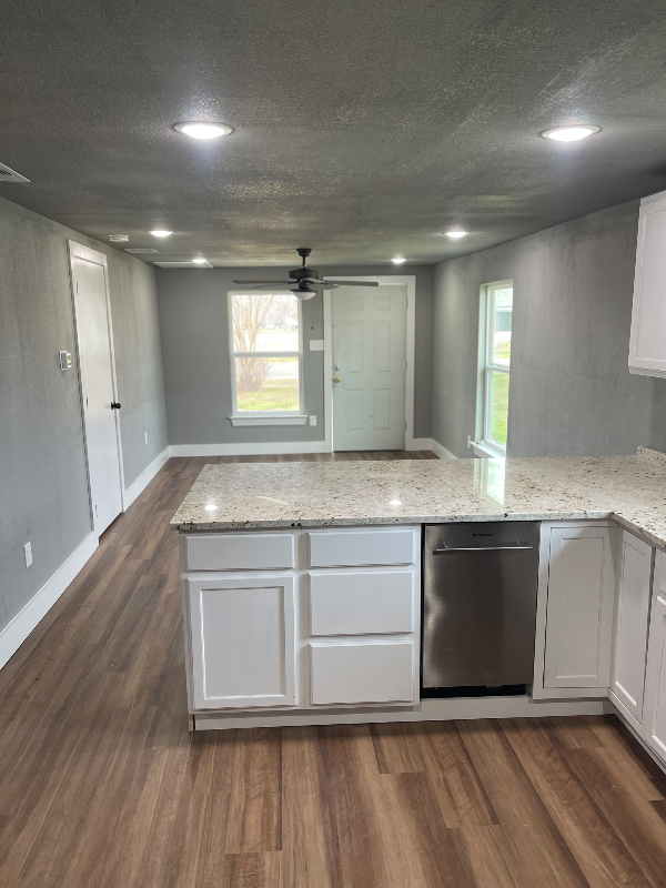 258 Carroll Dr - Photo 4 of 13