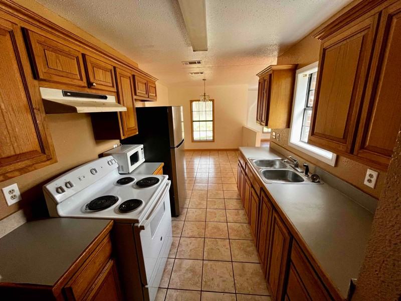 1305 Oak St #A - Photo 2 of 5