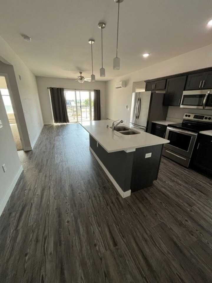 Cottage Grove Commons: Gaston - Photo 6 of 40