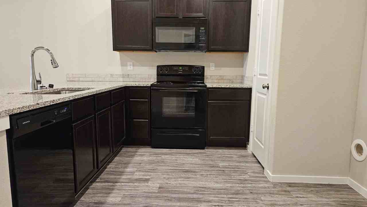 1630 133rd St #B - Photo 3 of 12