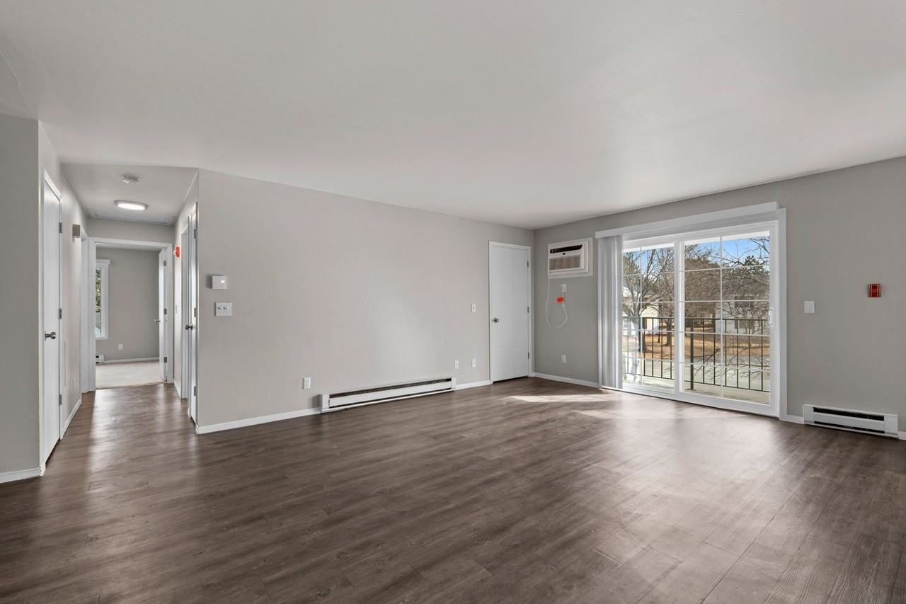 21 Fountain Cir - Photo 2 of 22