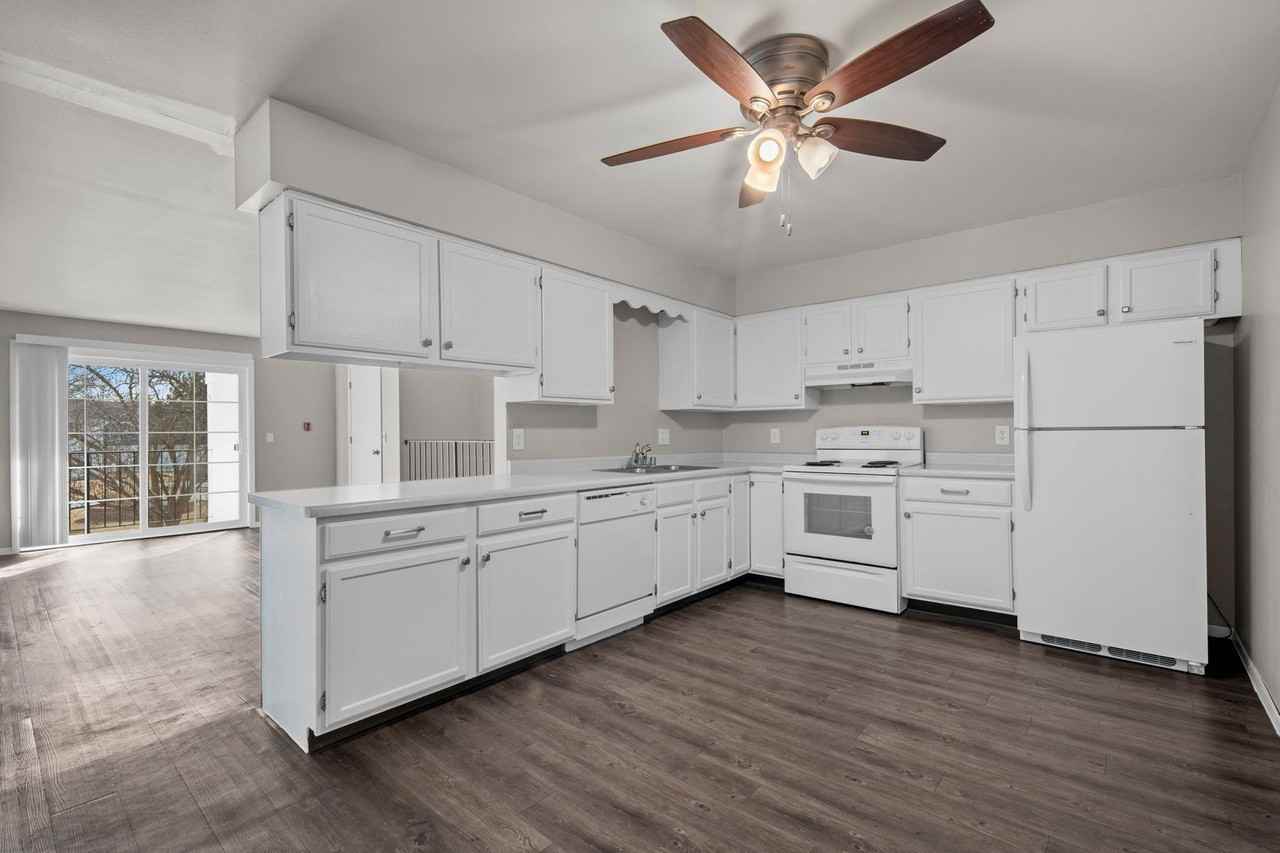 21 Fountain Cir - Photo 4 of 22