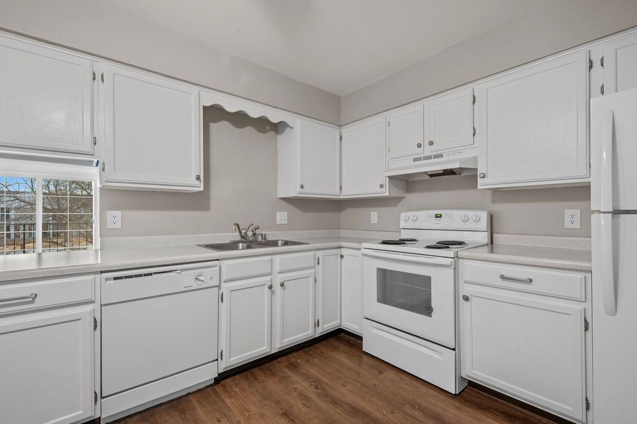 21 Fountain Cir - Photo 6 of 22