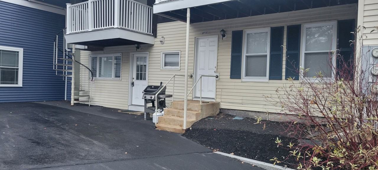 1776 Hooksett Rd - Photo 2 of 9