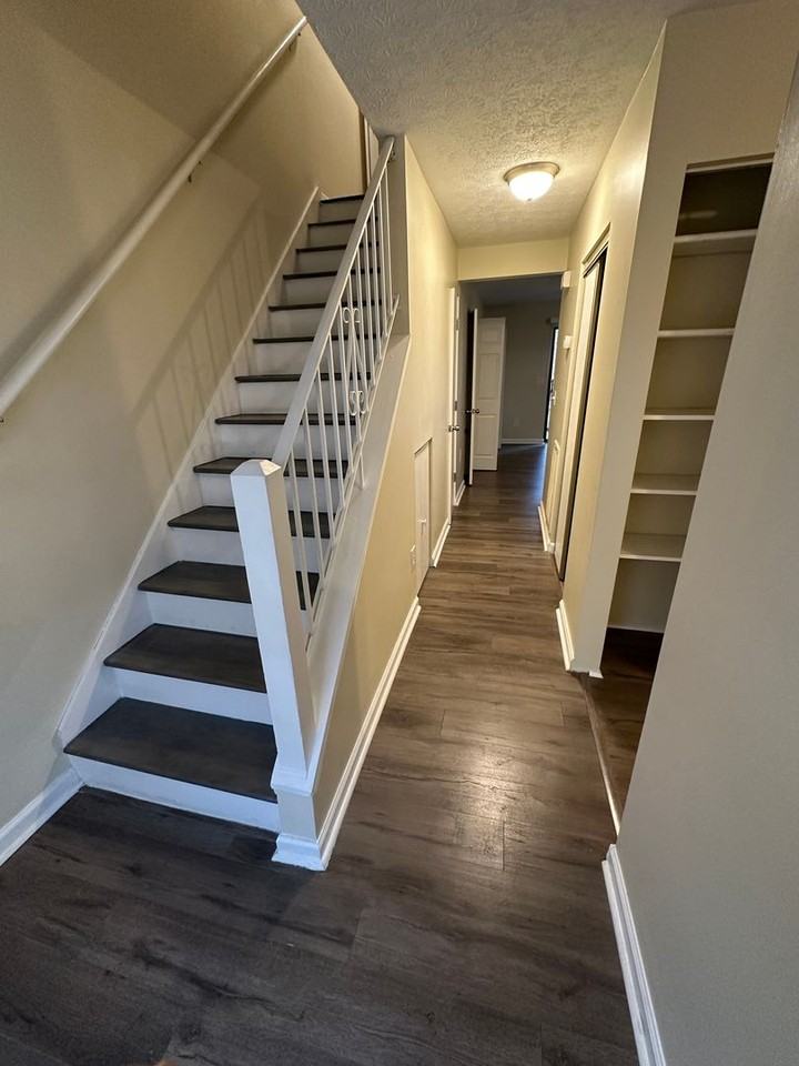 2598 Glade Dr Se - Photo 2 of 10