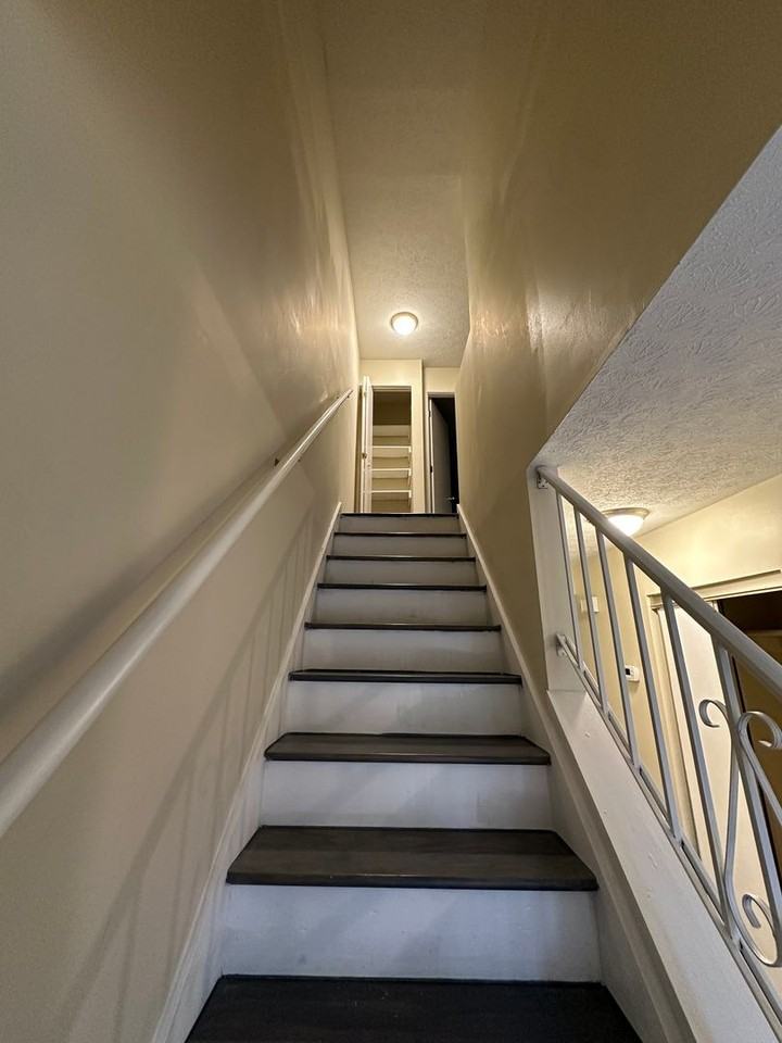 2598 Glade Dr Se - Photo 6 of 10
