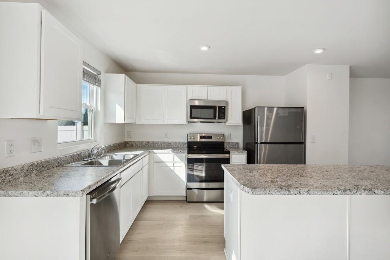 1102 Old Evergreen Dr - Photo 3 of 19