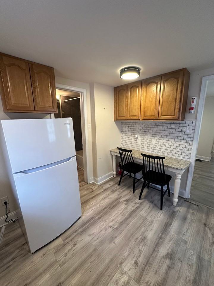 448 Vernon St - Photo 5 of 11