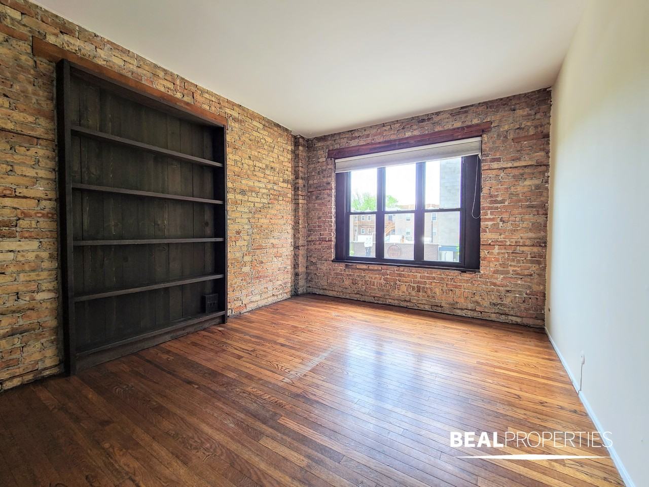 3015 N Broadway St - Photo 3 of 20