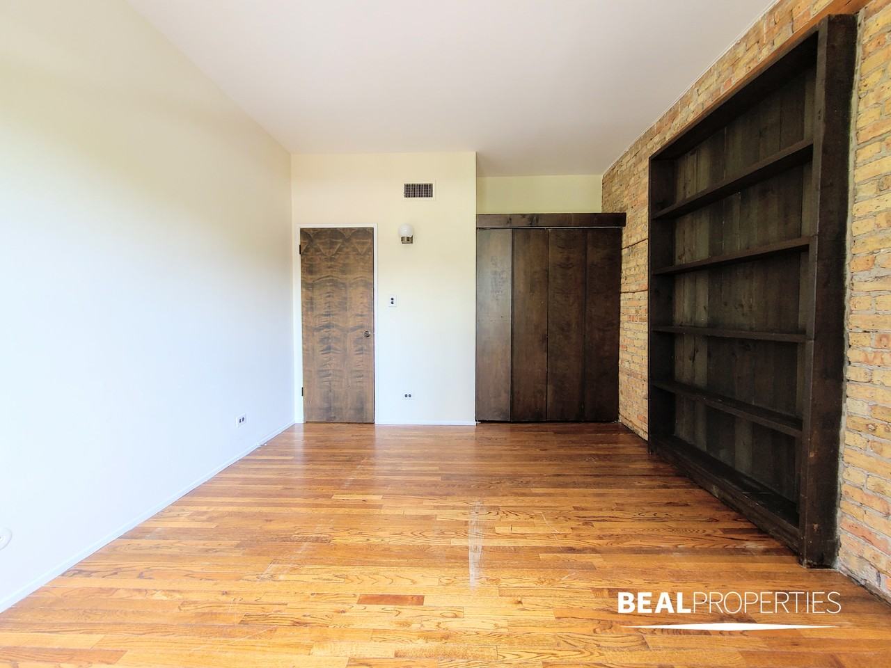 3015 N Broadway St - Photo 4 of 20