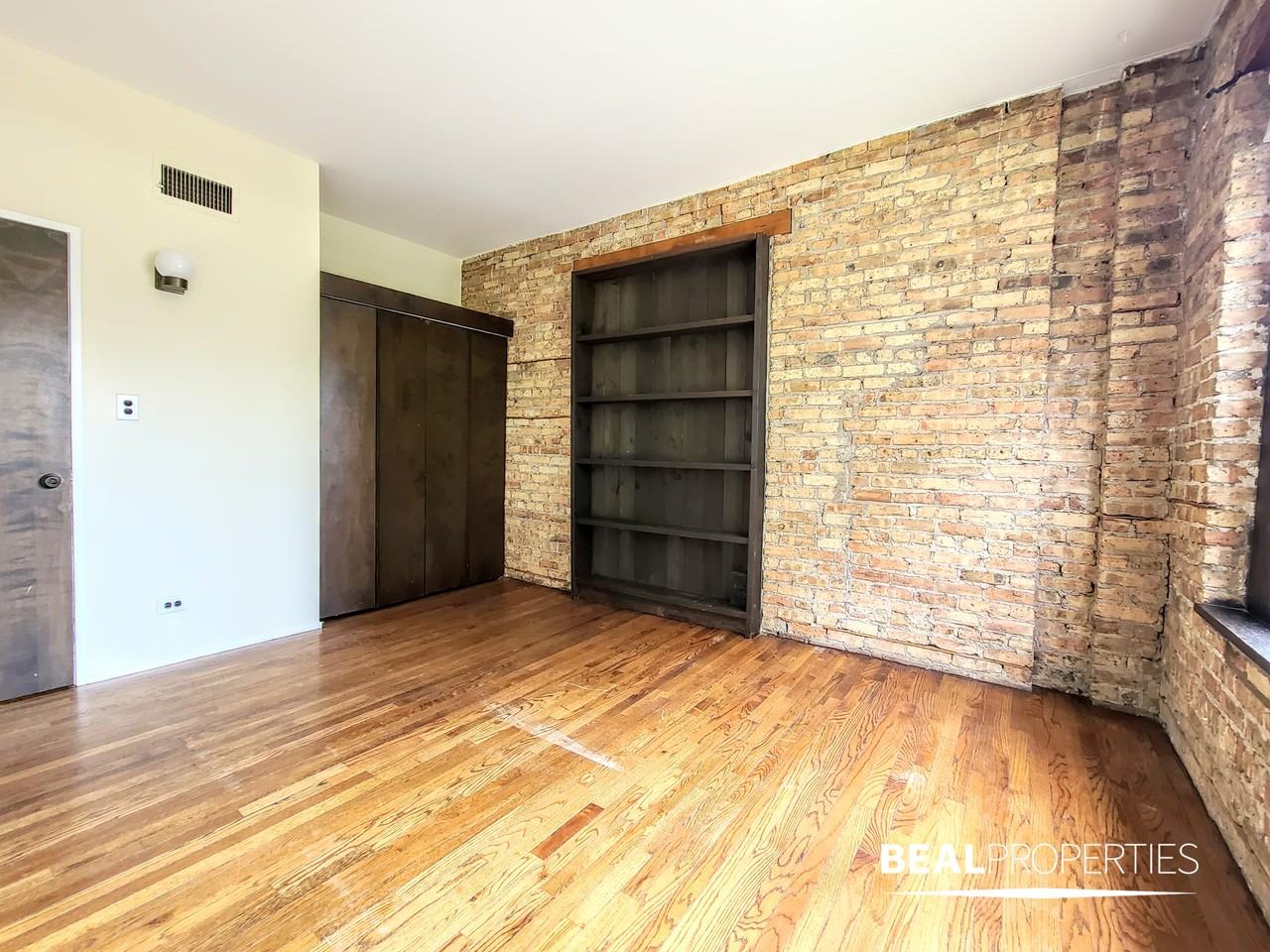 3015 N Broadway St - Photo 5 of 20
