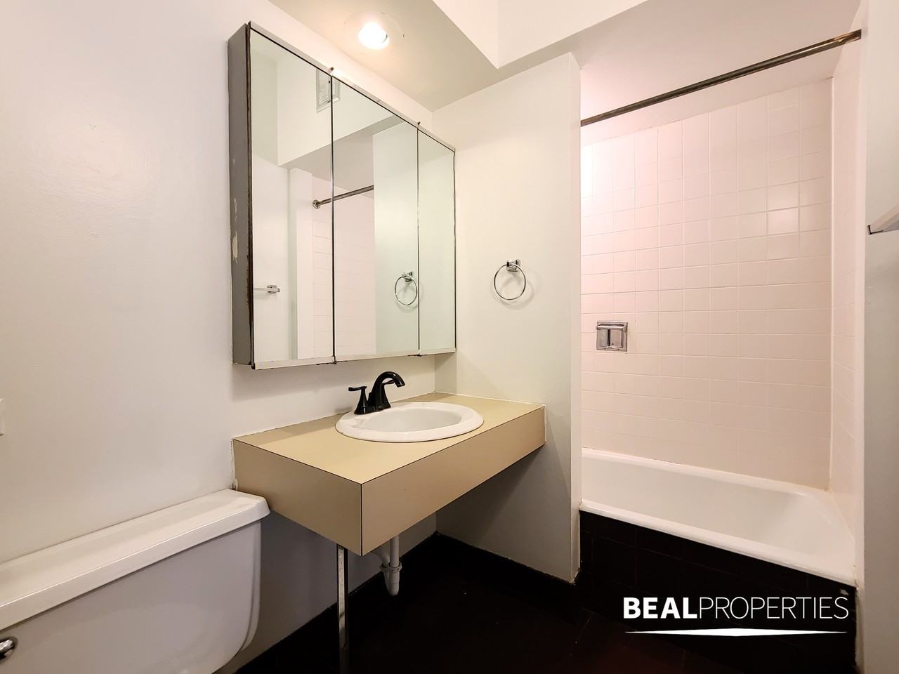 3015 N Broadway St - Photo 7 of 20