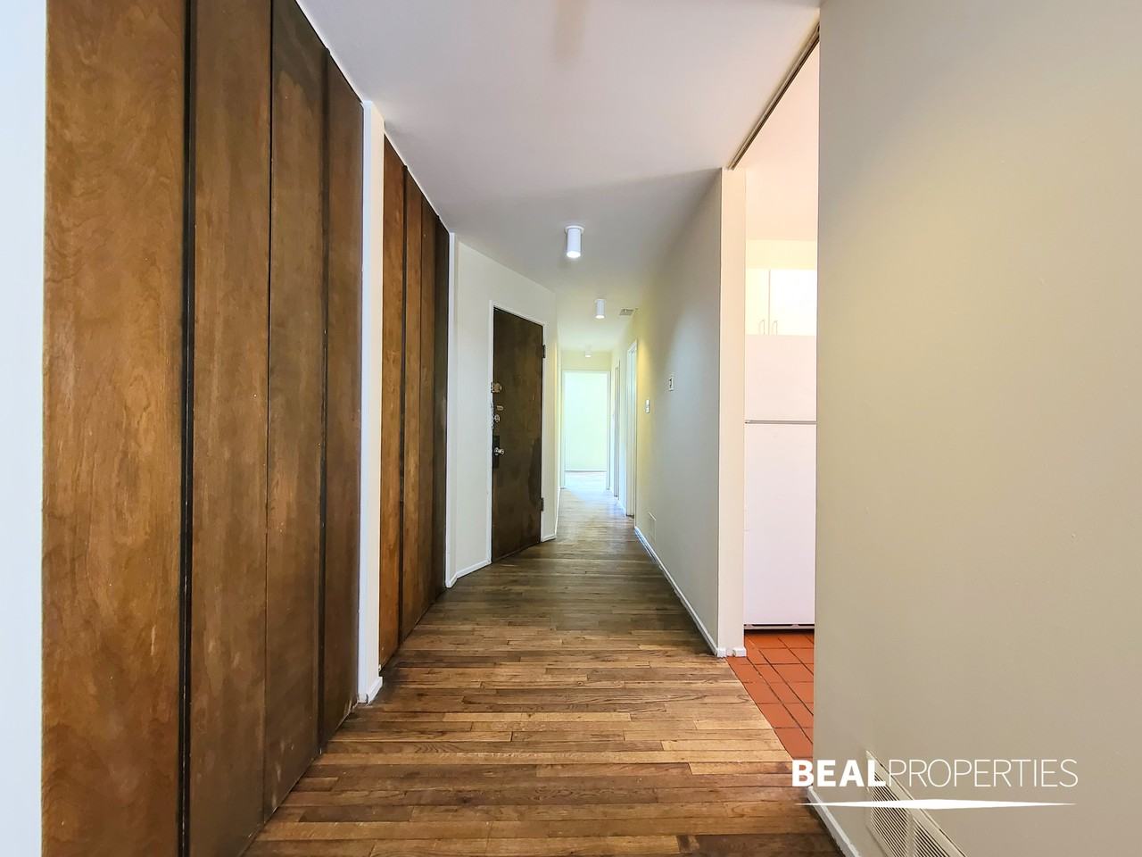 2904 N Broadway St - Photo 3 of 20