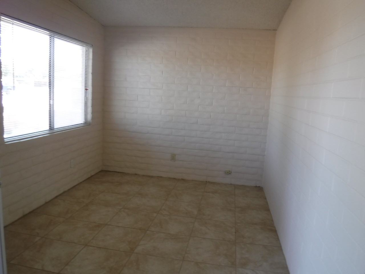 2640 West Oriole Circle - Photo 2 of 5