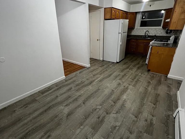 1608 Mayflower Ave - Photo 2 of 9