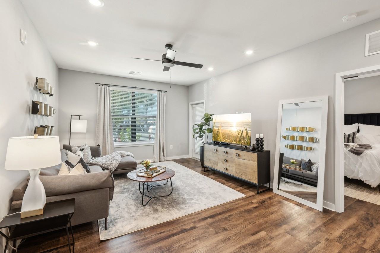 AxisOne - Photo 7 of 53