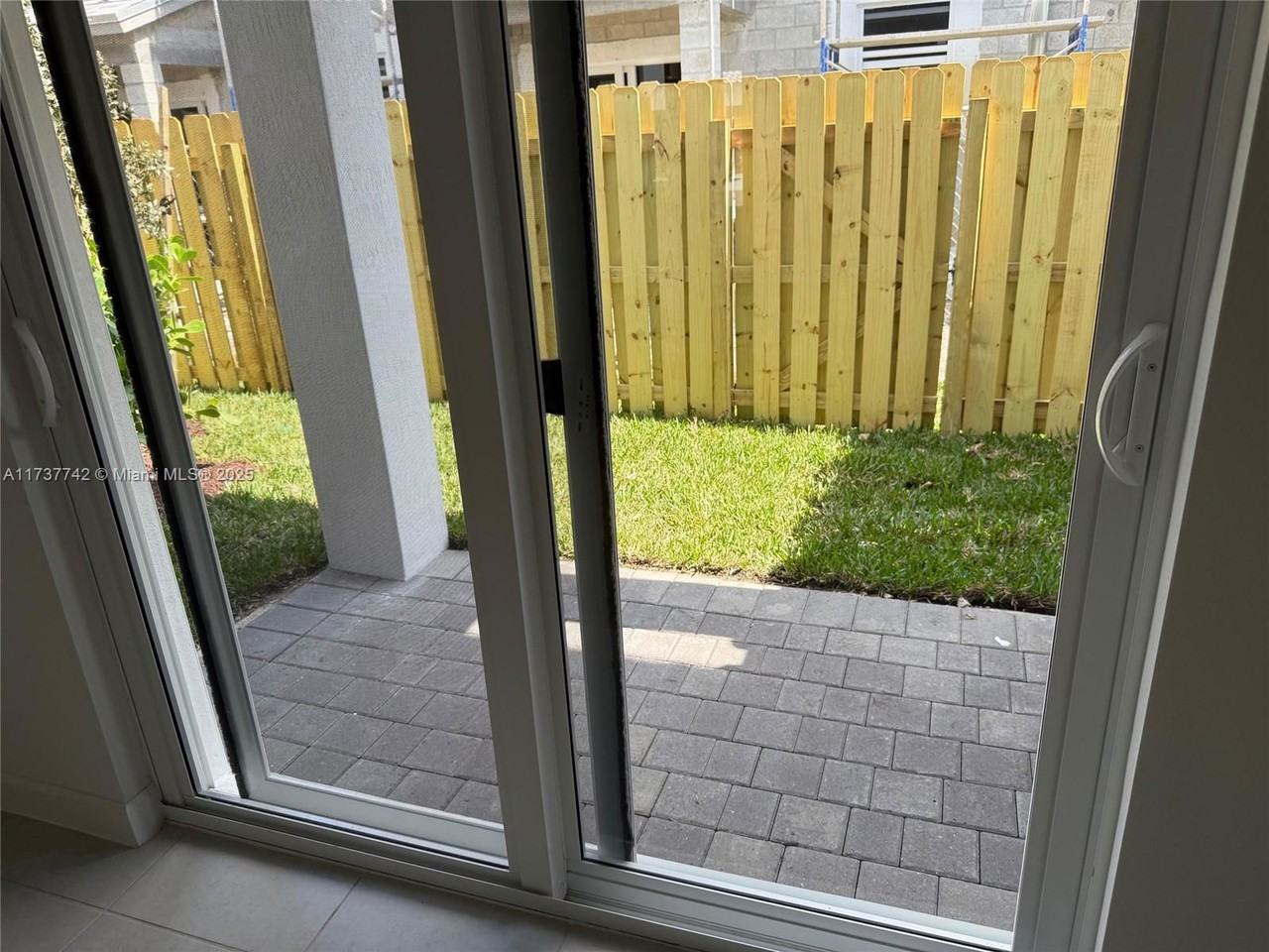 113 Sw 184th Ave - Photo 2 of 8