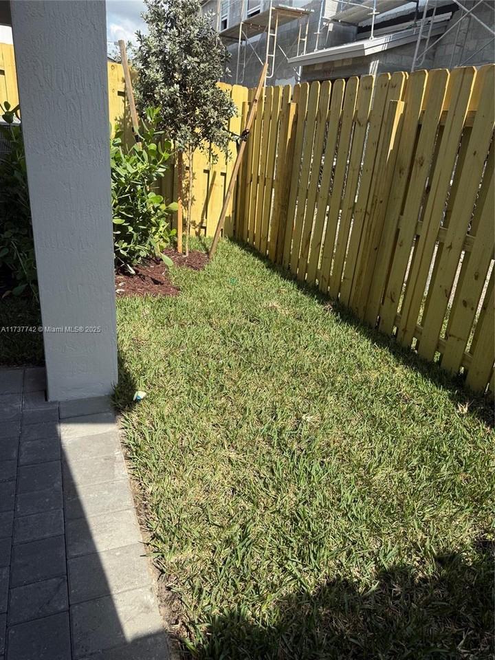 113 Sw 184th Ave - Photo 3 of 8