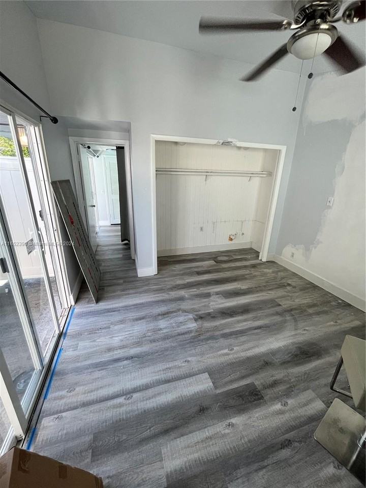 1412 Ne 17th Ct #01 - Photo 2 of 8