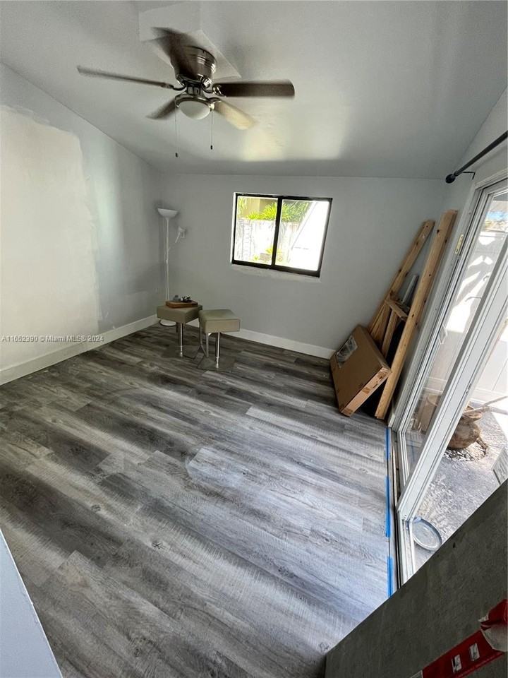 1412 Ne 17th Ct #01 - Photo 3 of 8