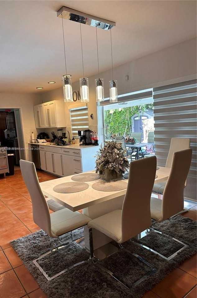 9765 Sw 15th St - Photo 3 of 8