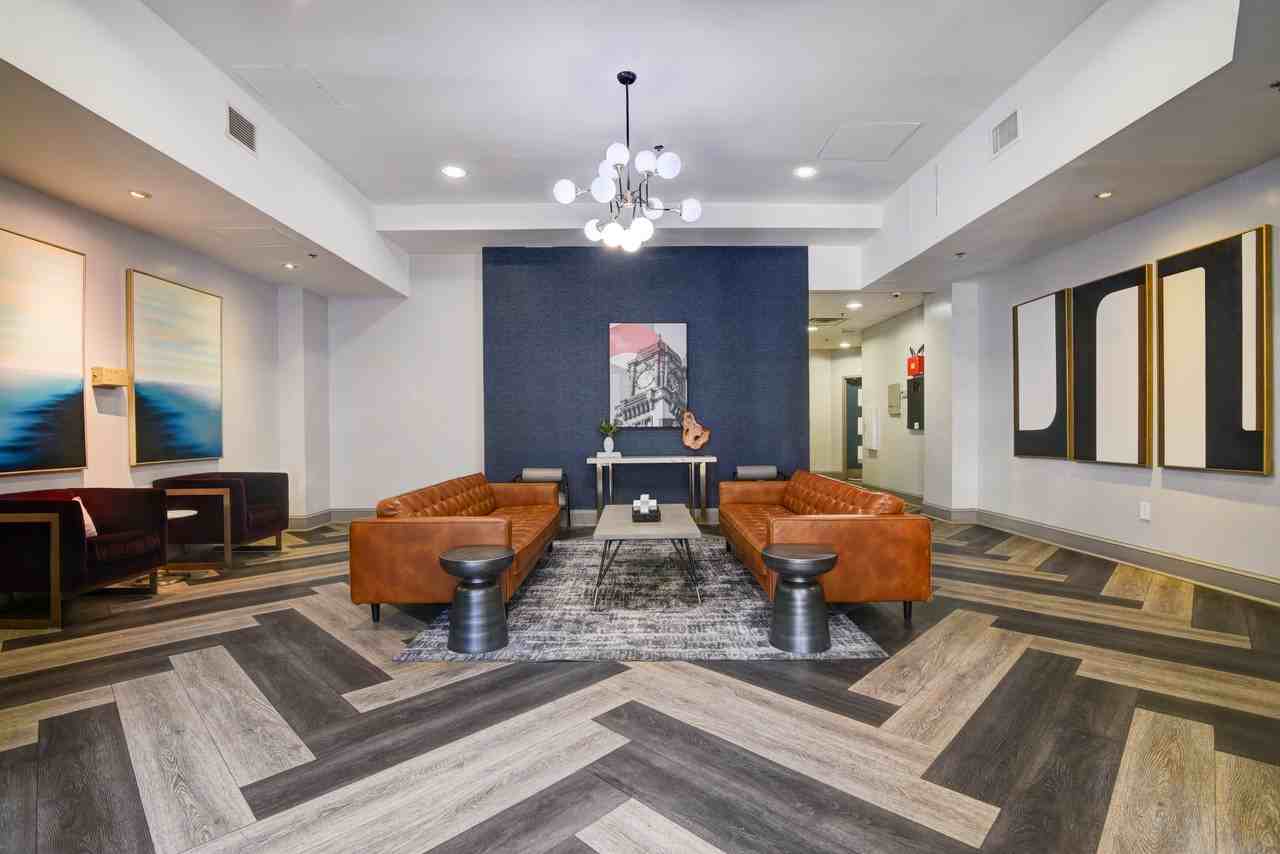 Sydnor Flats - Photo 4 of 32