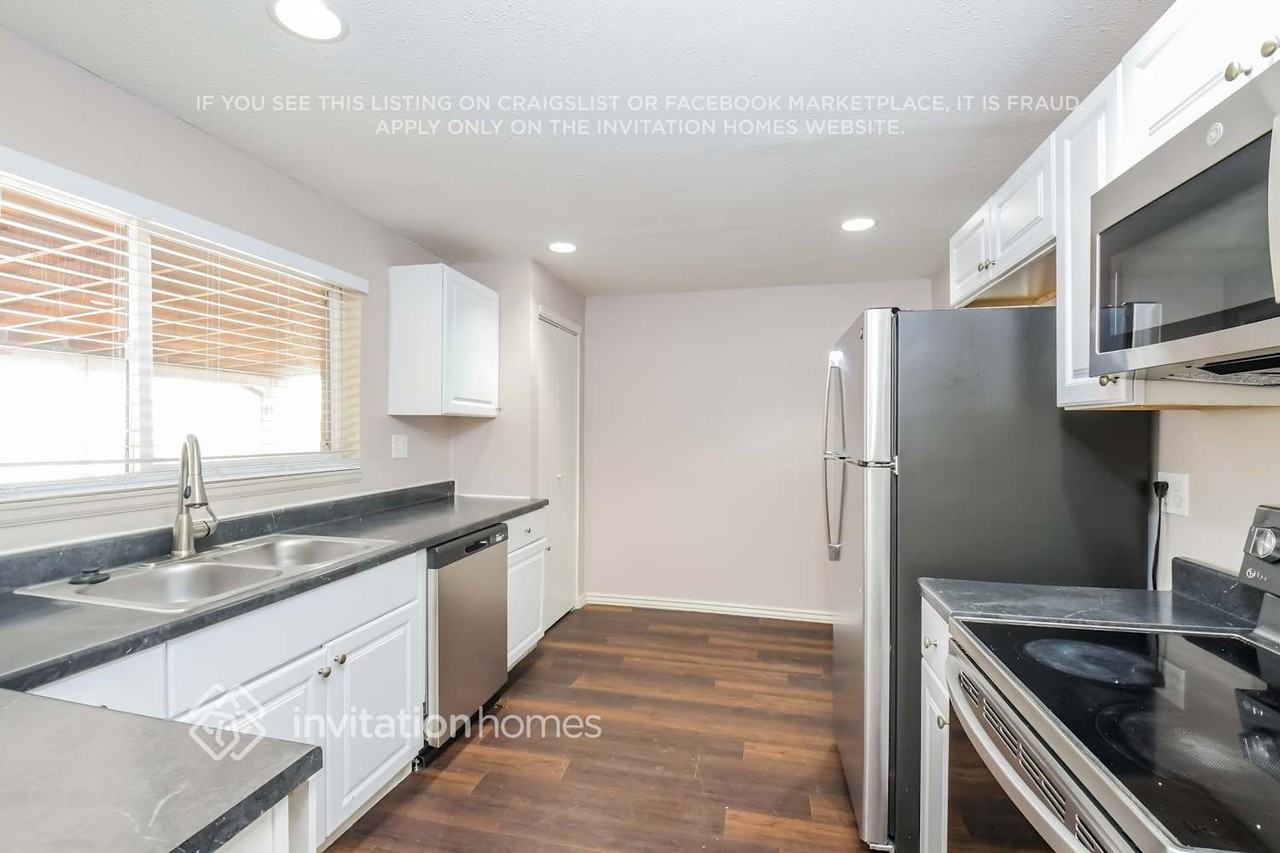 3195 Victor St - Photo 5 of 16