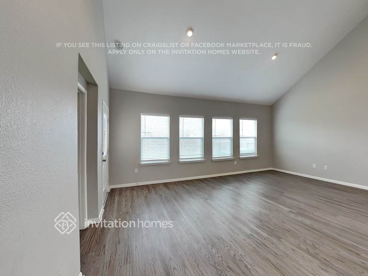 19528 Great Falls Dr - Photo 4 of 23