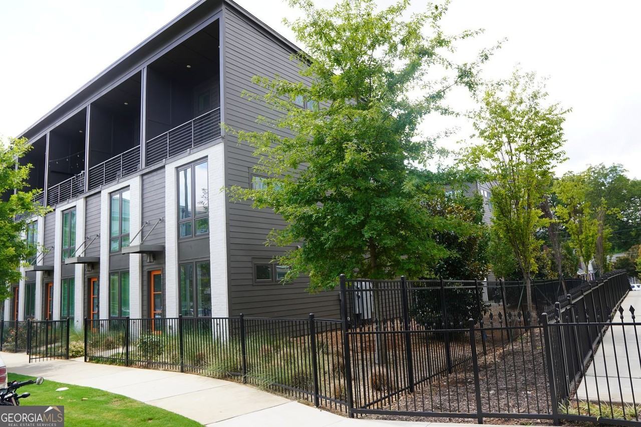 472 Latta St Ne - Photo 3 of 21