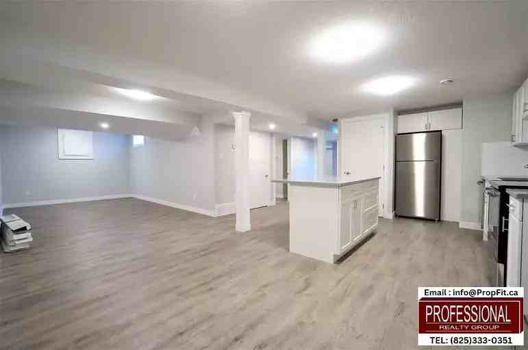 2907 68 St Nw - Photo 3 of 8